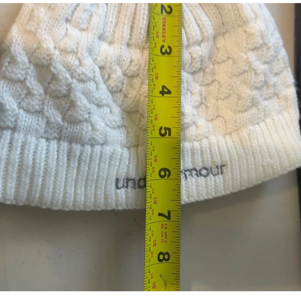 Under Armour Beanie Girls One Size‎ White Cable Knit ColdGear Infrared Hat